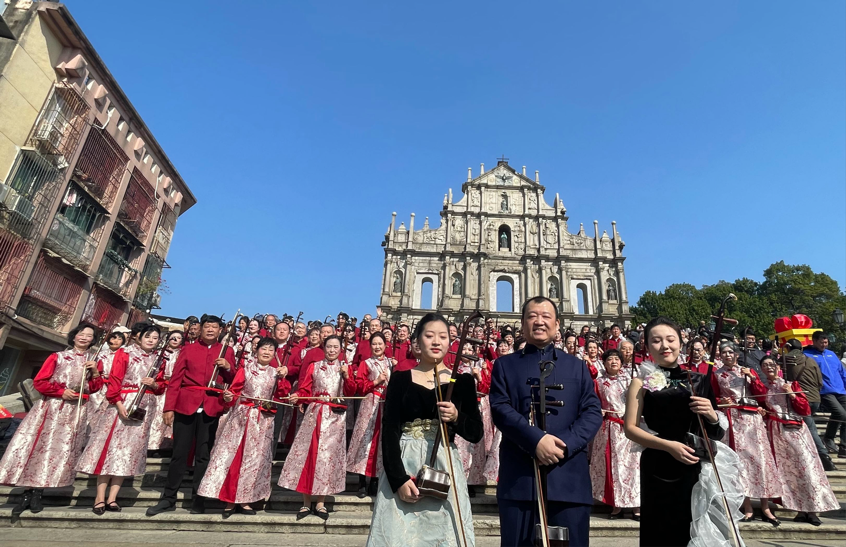 奏响《祖国》之声，百人二胡共庆澳门回归25载